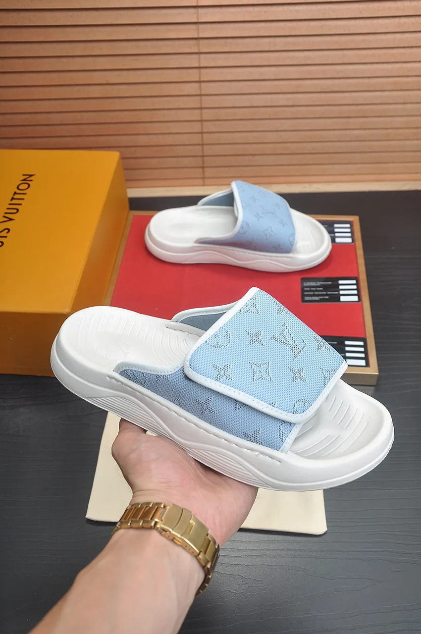 Men's men's shoes 💰340💶 [Louis Vuitton LV slippers] (high-end cowhide) counter 1:1 fashion style, a must-have for summer! The designer used LV’s iconic outsole. The original simple slippers instantly become fashionable! The upper is made of flexible special cowhide leather straps alternately, and the workmanship is exquisite! A must-have for stylish men in summer, size 38-45 (45 customized)